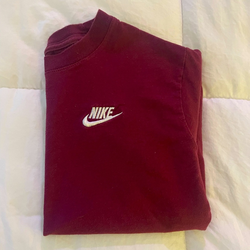EUC Children’s Nike maroon tee. Size xl